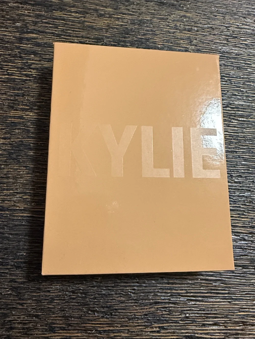 KYLIE Chocolate Cherry Pressed Illuminating Powder
